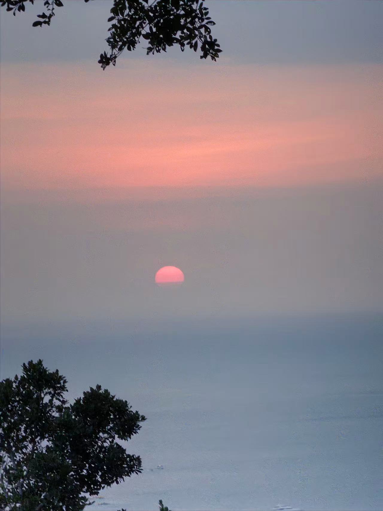 事橙团队拍摄的2025年最后一个落日